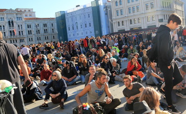 Trieste record di contagi, il focolaio no pass colpisce ancora