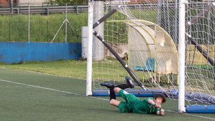 Gioca a calcetto e muore a tre giorni dalla seconda dose. L'autopsia: Era sano