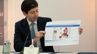 Il catastrofismo di Speranza: senza terza dose non fermeremo la quarta ondata