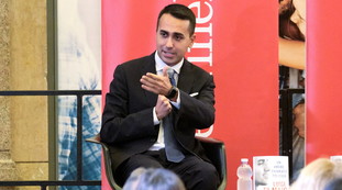 Di Maio minacciato dall'Isis, diffusa la foto segnaletica