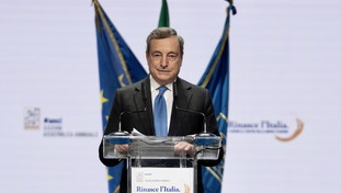 L'ora dei veleni sul Colle: tutti appesi a Draghi. Voci su una «fuga» da Renzi