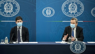 Le Regioni vogliono imitare l'Austria: lockdown per i no-vax. Pronta la richiesta a Draghi