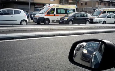 I danni della Raggi: così la ciclabile blocca le ambulanze, ingorgo spaventoso