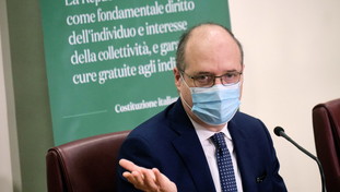 L'Italia punta tutto sulla pillola anti-Covid, già dopo Natale la svolta