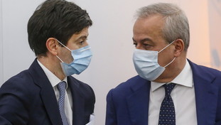 Tutte le bugie di Locatelli, Speranza chiarisca sugli under 60 in terapia intensiva