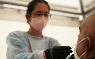 Allarme tamponi rapidi, uno su due è sbagliato