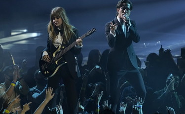 I Maneskin sfottono Pillon, cosa indossano a Los Angeles