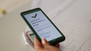 Pronto il super green pass, arriva la stretta sui non vaccinati