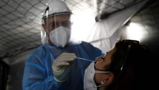 Covid, Giorlandino: stop ai tamponi rapidi, hanno causato l'aumento di contagi