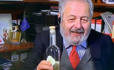 Mannheimer si attacca alla grappa, cosa succede dalla Merlino