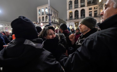 Proteste vietate a Milano, così la polizia blocca i no pass