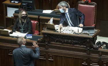 Alla Camera scatta la rissa per la superpoltrona