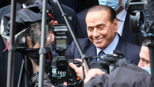 Berlusconi blinda Draghi: al governo fino al 2023. Cosa cambia per la corsa al Quirinale