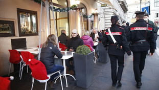 Nuove regole da oggi fino al 15 gennaio: una vita normale solo col super green pass