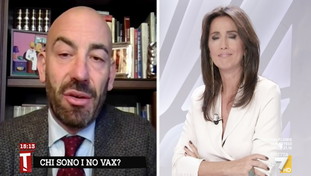 Bassetti choc sui no-vax: Ci vuole l'obbligo vaccinale, con i carabinieri che vanno a prenderli a casa