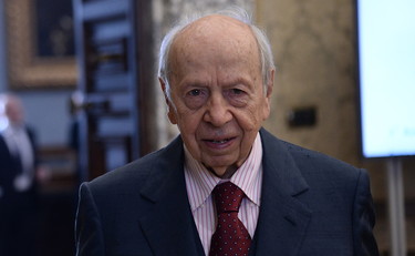 Lamberto Dini, così viene pizzicato a passeggio a via del Corso