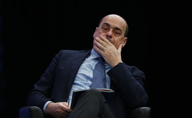 Camici bianchi non in regola, Zingaretti salva i medici no vax