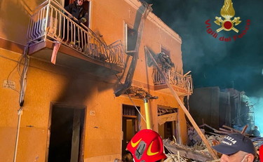 Crolla palazzina dopo esplosione a Ravanusa, 2 morti.si cercano dispersi