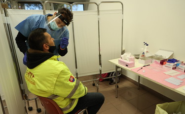 A Natale 30mila contagi e regioni in arancione, Pregliasco gela tutti