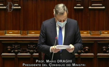 Draghi: vaccinatevi, è essenziale per restare aperti
