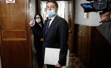Renzi si presenta in Procura e le canta ai pm del caso Open: Avete violato la Costituzione