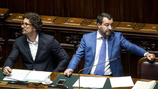 Processo a Salvini, sull'Open Arms l'ammiraglio inguaia Toninelli: Firmarono anche lui e la Trenta
