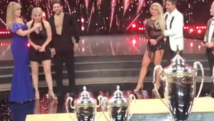 Arisa e Vito Coppola conquistano Ballando 2021. Finale tra le lacrime per Simone Di Pasquale