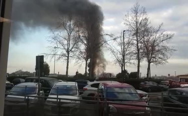 L'ennesimo autobus in fiamme a Tor Vergata, accuse a Gualtieri | VIDEO