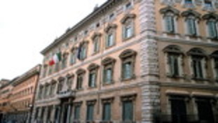 I paladini anti-casta cadono ancora. Dopo la maternità la collaboratrice licenziata dalla grillina