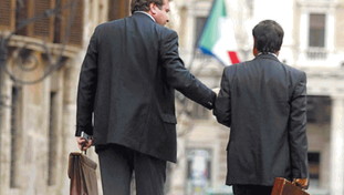 L'inchiesta mette i parlamentari con le spalle al muro: cambia tutto sugli assistenti sfruttati