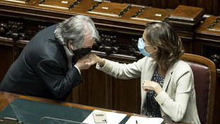 Risentimento di Berlusconi per l'autocandidatura di Draghi. I nomi in pole per la sostituzione