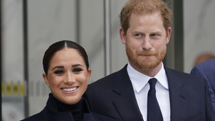 Ecco Lilibet. Meghan e Harry in posa con i figli svelano tutto, impressionante