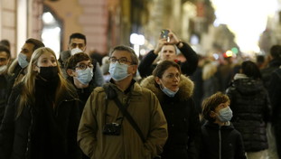 Il Governo vara la stretta contro Omicron: in bar e palestre solo col vaccino. Stop feste e discoteche chiuse