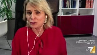 Omicron non è meno grave di Delta. L'immunologa Viola spiazza la Gruber, gelo in studio