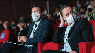 Sorpresa di Natale per Salvini: il sondaggio gli regala il controsorpasso sulla Meloni