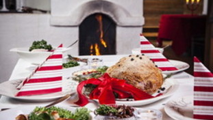 Quanti chili si prendono con pranzi e cenone: il consiglio per non ingrassare