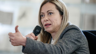 Il disastro di Draghi secondo la Meloni: società spaccata e continue bugie sul Covid