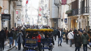 Cambiano i colori delle regioni: Lazio e Lombardia in zona gialla, ecco chi rischia l'arancione