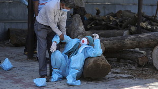 L'India chiude scuole, palestre, cinema e vara il coprifuoco: è di nuovo lockdown