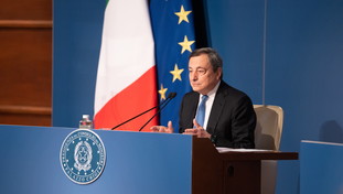 Draghi è inchiodato alla poltrona: partiti e spread non lo vogliono al Quirinale