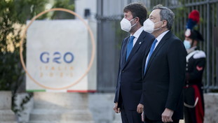 La Prefettura ferma il folle piano di Sala per Milano: niente porte chiuse nei negozi