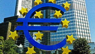 Vent'anni di euro e di crisi. Paragone insorge: troppe celebrazioni, ma le disgrazie vengono negate