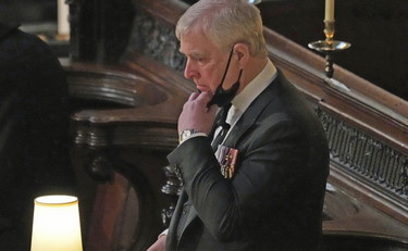 Epstein pagò 500mila dollari alla Giuffre, accusatrice del Principe Andrea, per non fargli causa