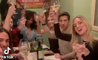 Chiara Ferragni guarita lascia Fedez e se la spassa