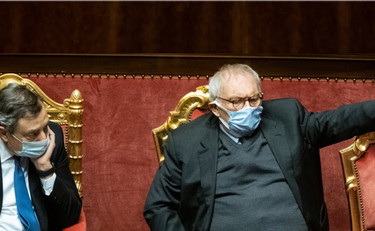 Scuole aperte nel momento peggiore, il governo mette una bomba sui contagi