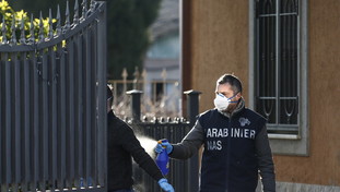 Lavoravano in case per anziani e Rsa senza essere vaccinati. Blitz dei Nas in tutta Italia