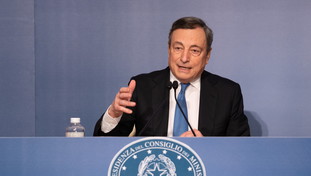 Il tema Quirinale fa paura a Draghi e scatta la tagliola: “Niente domande”
