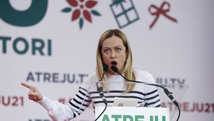 La Meloni vince il derby con Salvini nel primo sondaggio dell'anno: Fdi stacca la Lega