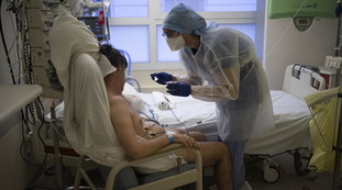 In 2 mesi metà europei contagiati da omicron, la previsione Oms