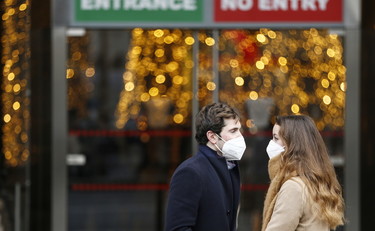 Dove conservarla e cosa evitare: ecco i trucchi per far durare la mascherina fino a 40 ore